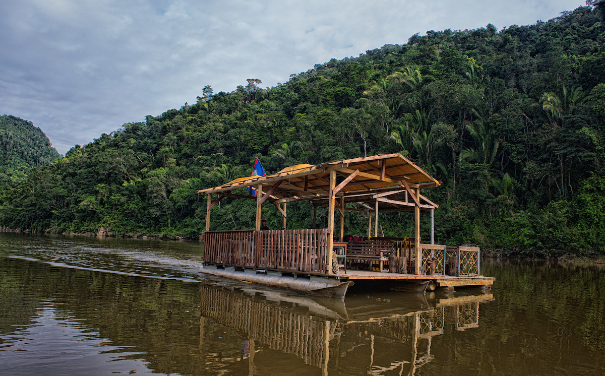 Pontoon cruising the Macal River